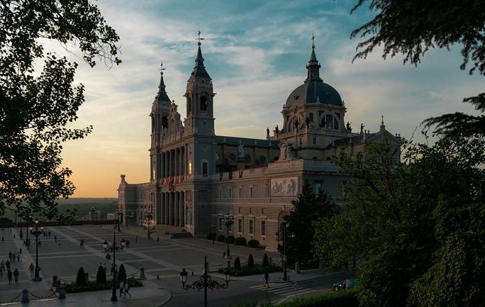 Découverte de la Cathédrale de l'Almudena de Madrid