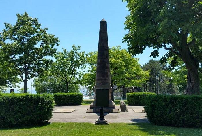 Le Monument Fort Rouillé, un grand obélisque qui marque l’emplacement exact où fut érigé le fort français à Toronto