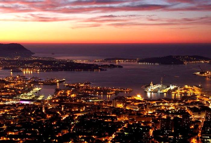 Profitez des magnifiques couchers de soleil depuis le mont Faron en optant pour un appartement à louer à Toulon