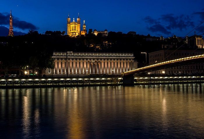Optez pour un appartement à louer à Lyon et partez à la découverte de la basilique Notre-Dame de Fourvière