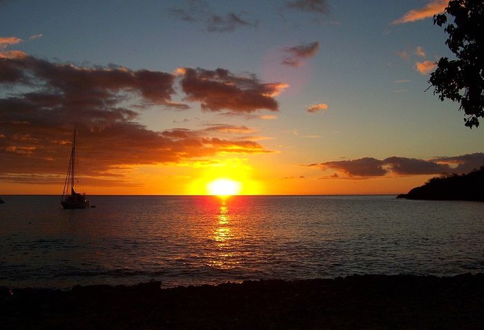Optez pour une location de vacances en Guadeloupe et profitez des magnifiques couchers de soleil sur la mer des Caraïbes