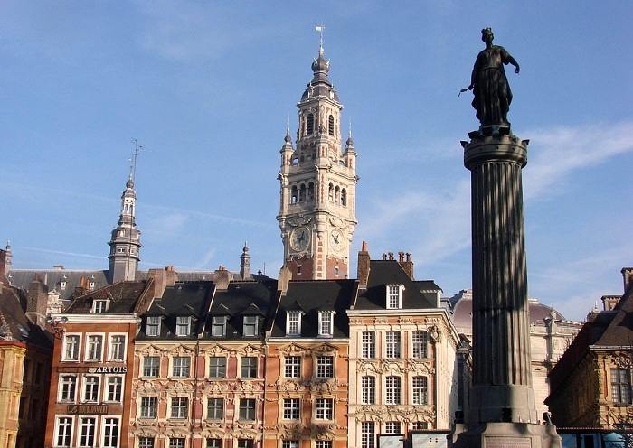 Admirez le Beffroi et La colonne de la déesse pendant votre séjour à Lille