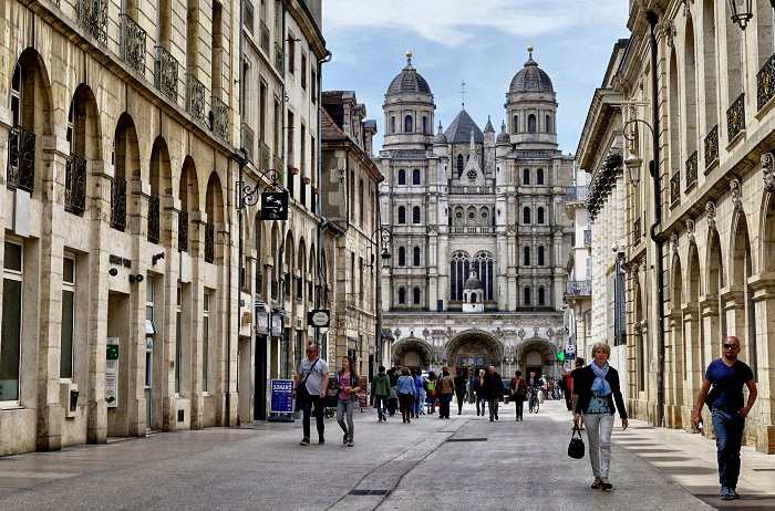 Balade dans le centre ville pour visiter Dijon © DR