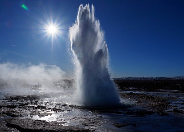 Découverte du Strokkur, le geyser le plus actif d'Islande