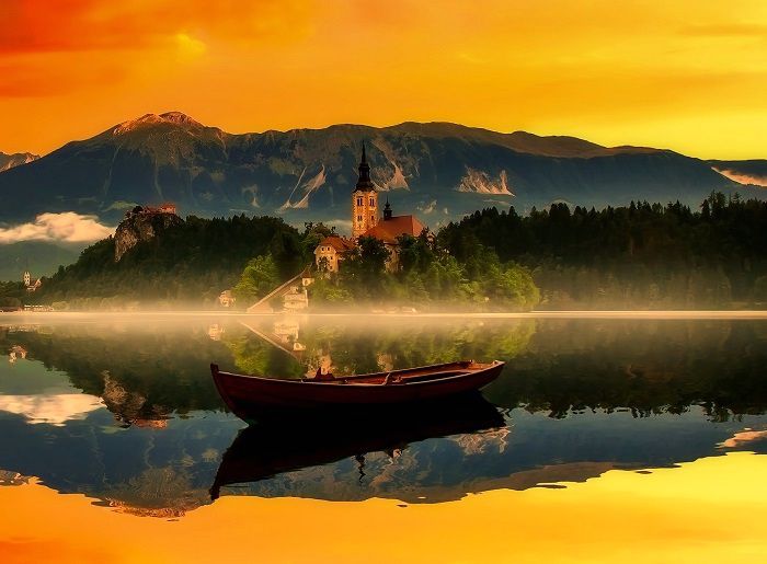 Optez pour une location de vacances à Bled en Slovénie et profitez des magnifiques couchers de soleil sur son lac