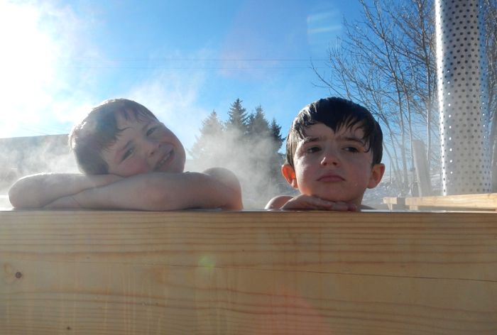 Profitez du bain chaud extérieur des Gîtes Fortunies été comme hiver