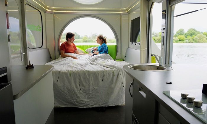 Un lit douillet pour des vacances en caravane confortable © sCarabane