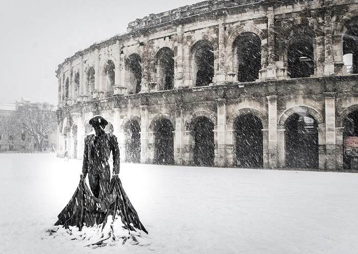 Les Arènes de Nîmes sous la neige