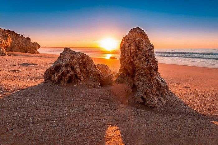 Optez pour une location de vacances entre particuliers au Portugal et profitez d'un magnifique coucher de soleil sur les plages d'Algarve