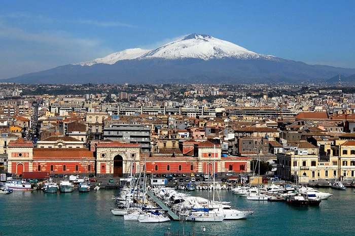 Découverte de l'Etna depuis la ville de Catane en Sicile