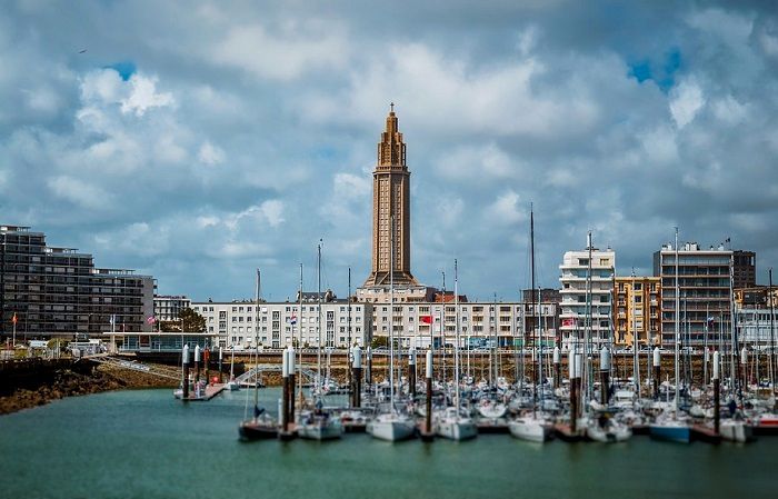 Optez pour un week-end en famille au Havre et partez à la découverte de l'église Saint-Joseph, un édifice emblématique du centre-ville reconstruit du Havre
