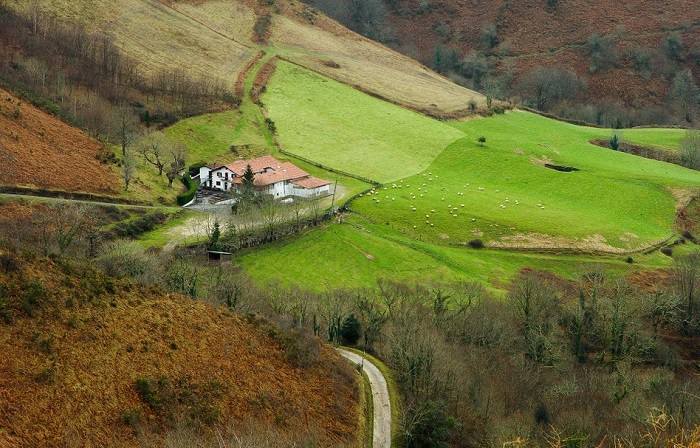 Optez pour une location de gîte au Pays Basque et partez à la découverte de sa campagne