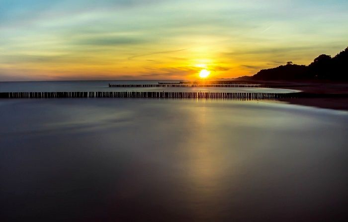 Profitez de magnifiques couchers de soleil sur la mer baltique pendant vos vacances en Pologne