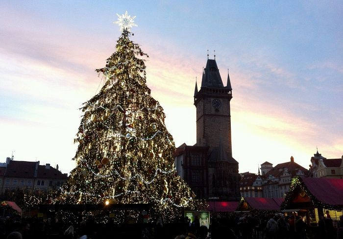 Découverte de l'un des marchés de Noël de Prague pendant votre séjour en République tchèque