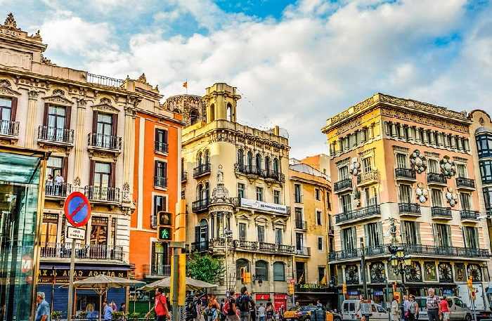 Découverte du centre ville de Barcelone pendant votre week-end en amoureux insolite
