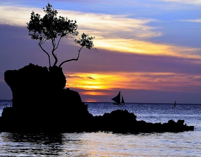Magnifique coucher de soleil sur l'île de Boracay aux Philippines