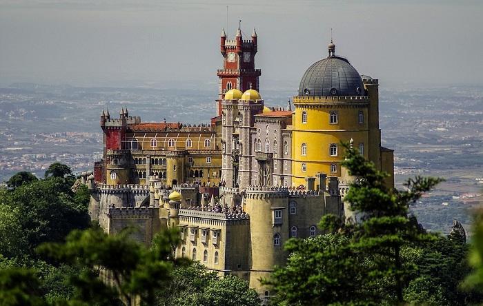 Visitez le palais de Pena lors de votre séjour à Sintra au Portugal