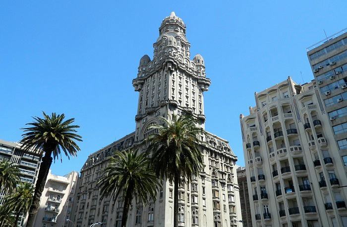 Le palais Salvo, un édifice de la ville de Montevideo en Uruguay