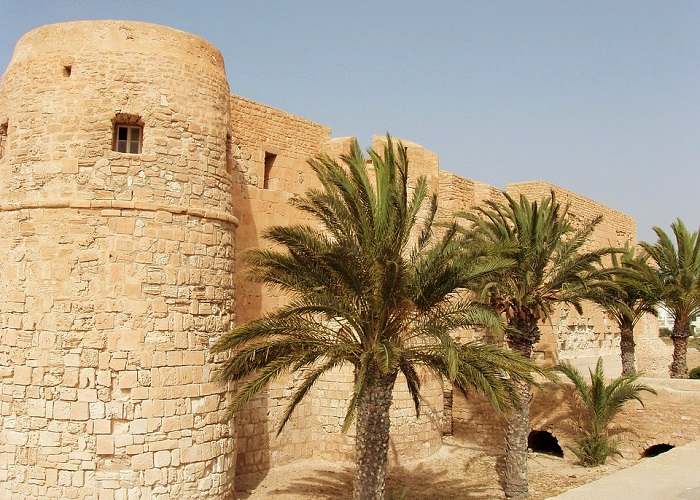 Découverte du Borj El Kebir, le plus grand et le mieux conservé des forts de l’île de Djerba en Tunisie