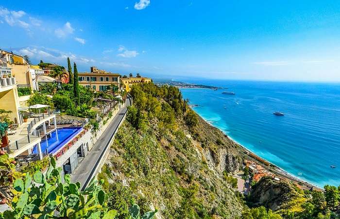 Partez à la découverte de la ville de Taormine lors de votre voyage en Sicile