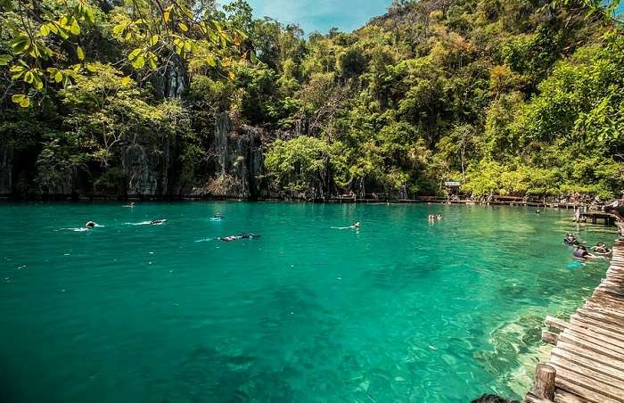 Partez à la découverte de l'île de Coron et de ses lagons lors de votre voyage aux Philippines