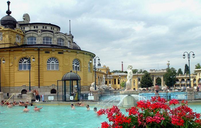 Profitez des plaisirs de Budapest, la capitale des thermes et bains d'Europe