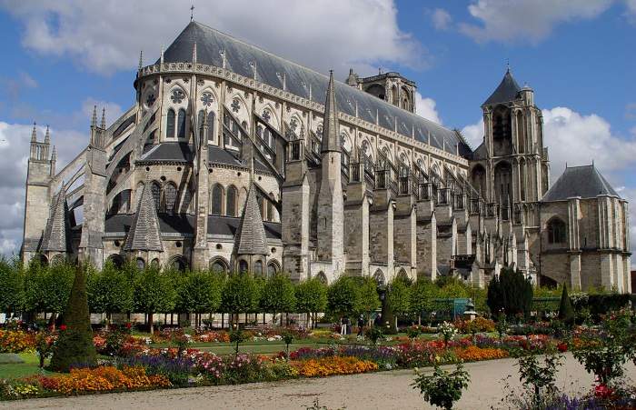 Visitez la Cathédrale Saint-Etienne de Bourges lors de vos vacances dans le Berry