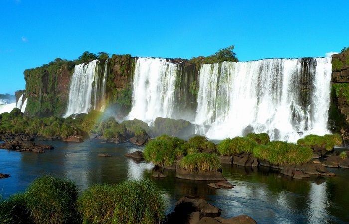 Découvrez les chutes d'Iguazu située à la frontière entre l'Argentine et le Brésil