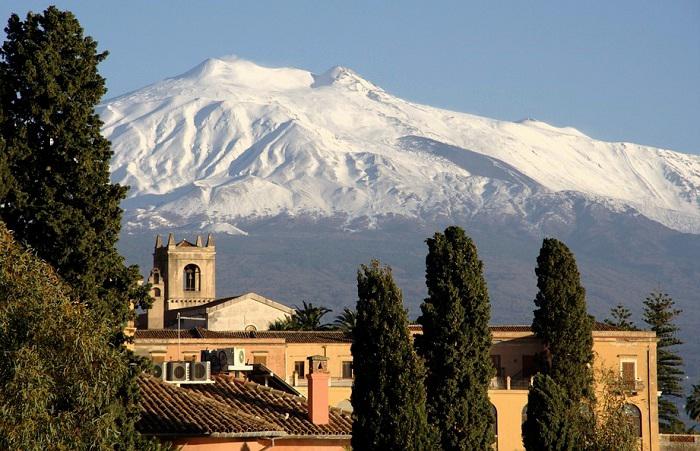Magnifique vue sur le volcan Etna depuis Taormine en Sicile