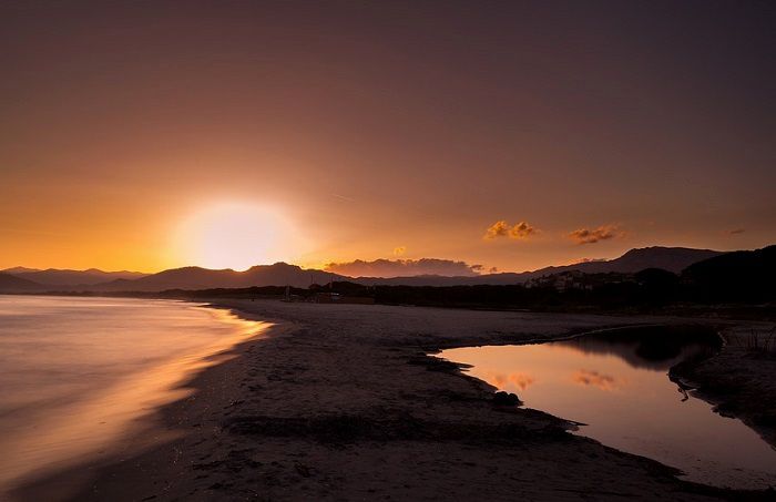 Offrez-vous de magnifiques couchers de soleil lors de vos vacances en Sardaigne