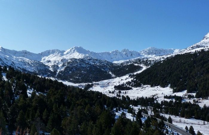 Partez à la découverte de Grandvalira, le plus grand domaine des Pyrénées ©Location-Francophone
