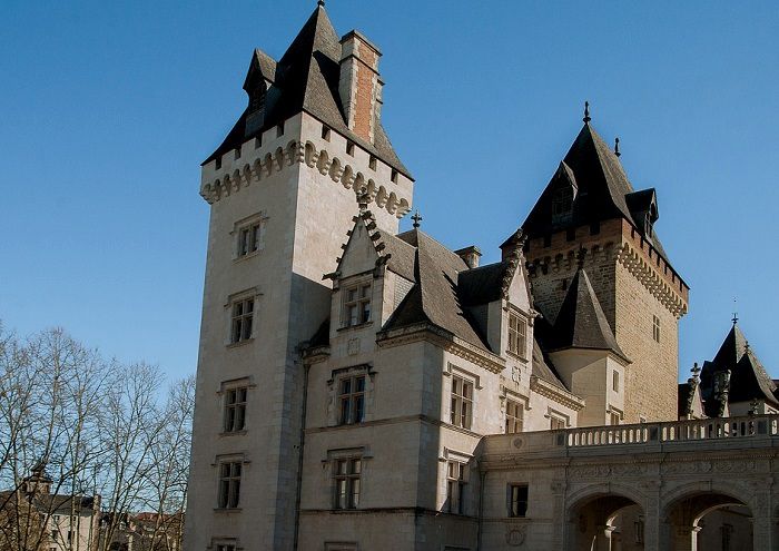 Découverte du Château de Pau lors de votre séjour dans Béarn