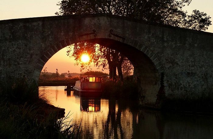 Lever du soleil sur le canal du Midi