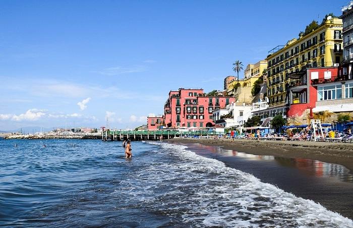 Profitez de votre séjour à Naples pour déguster la gastronomie italienne au bord de l'eau