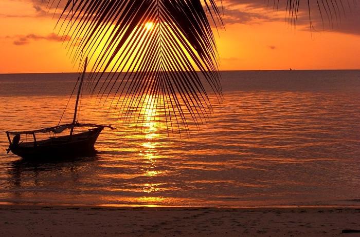 Coucher de soleil sur l'une des plages de l'Archipel de Zanzibar