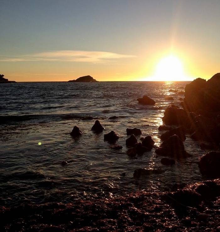 Magnifique coucher de soleil sur la plage du Capélan à Bandol