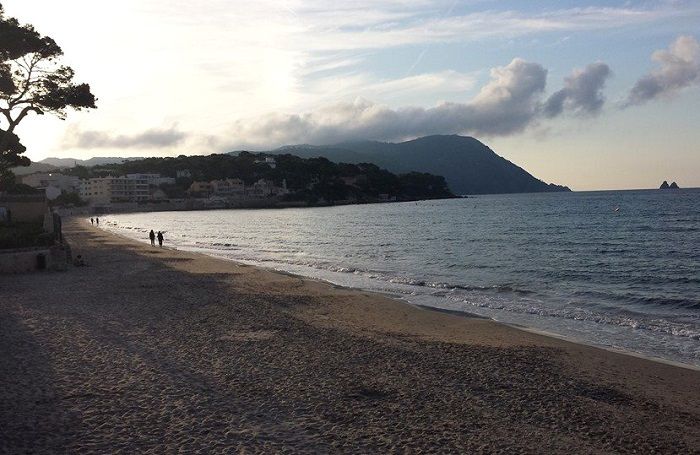 Découverte des plages du Mourillon lors de votre séjour à Toulon