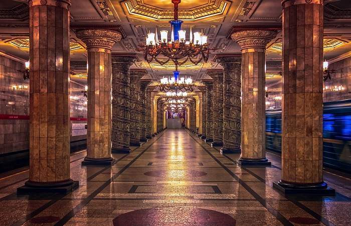 Découverte du magnifique métro de Saint-Petersbourg