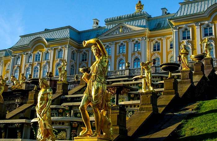 Découverte du palais de Peterhof à Saint-Petersbourg