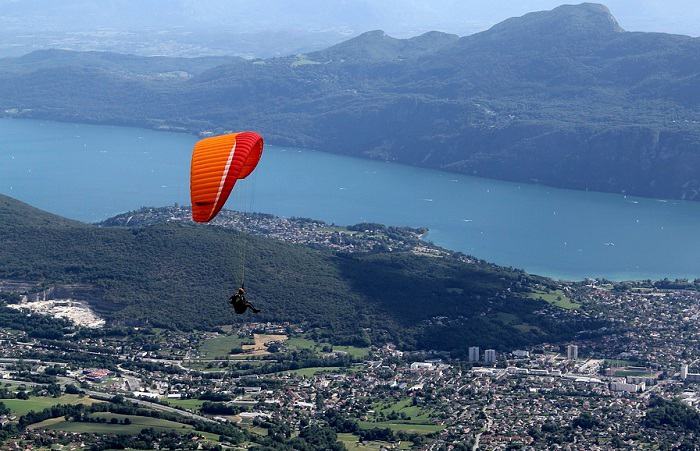 Profitez d'un vol en parapente au dessus du Lac du Bourget