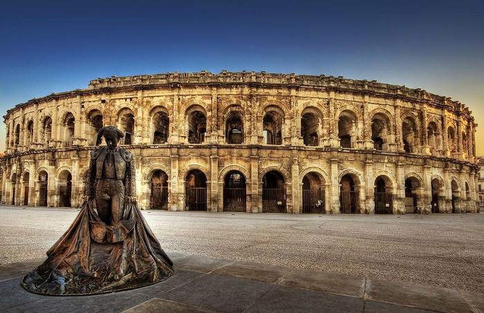 Découverte des célèbres arènes de Nîmes © DR