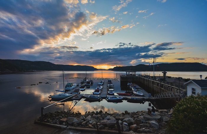 Le fjord du Saguenay est la destination idéale si vous souhaitez voyager au Québec et observer des baleines © DR