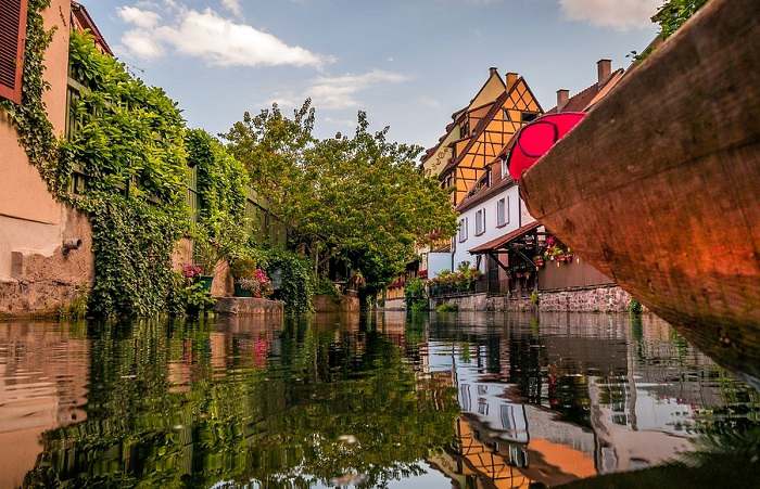 Partez à la découverte de la ville de Colmar en barque
