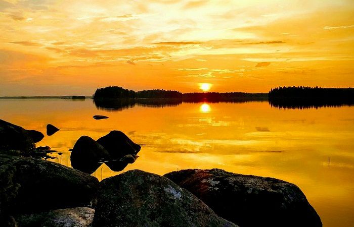Profitez du soleil de minuit lors de vos vacances en Laponie