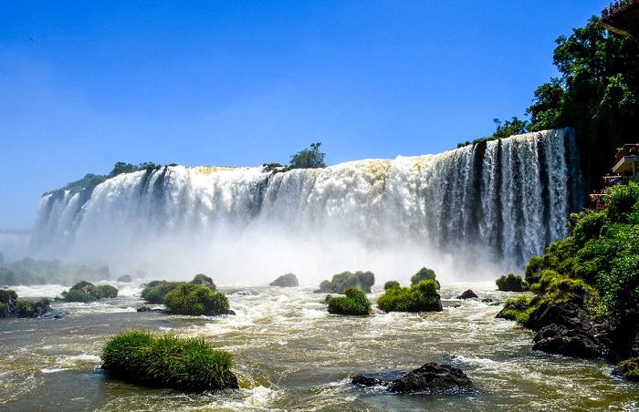 Offrez-vous une escapade aux chutes d'Iguazú lors de votre séjour au Brésil