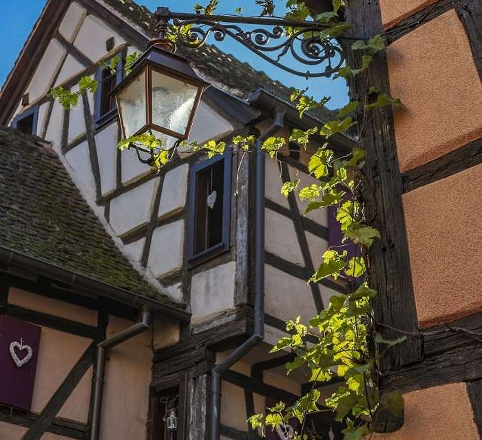 Partez à la découverte de Riquewihr lors de votre prochaine escapade sur la route des Vins d'Alsace