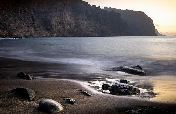 Offrez-vous une balade sur l'une des nombreuses plages de Tenerife lors de votre séjour aux Canaries