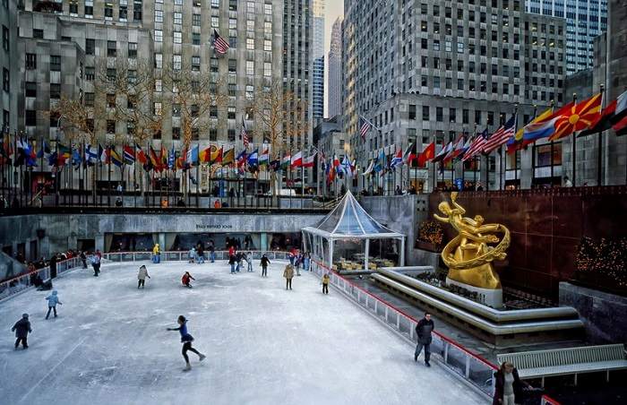 Initiez-vous au patin à glace lors de votre séjour à New York pendant la période des fêtes de Noël
