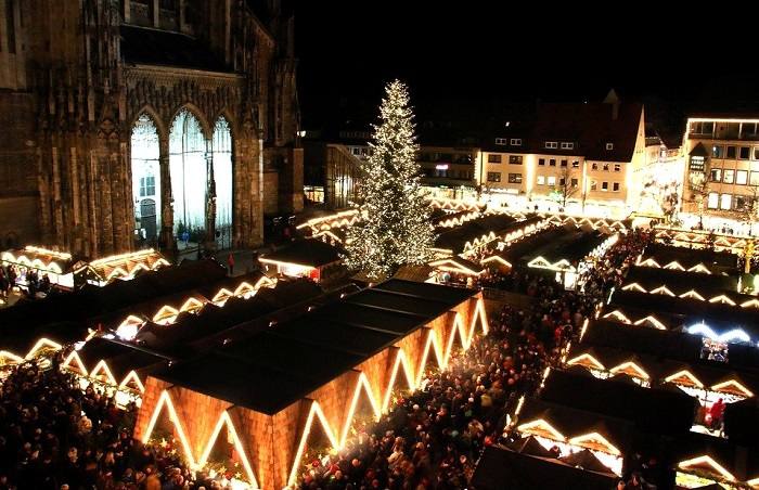Marché de Noël de Ulm à la nuit tombée