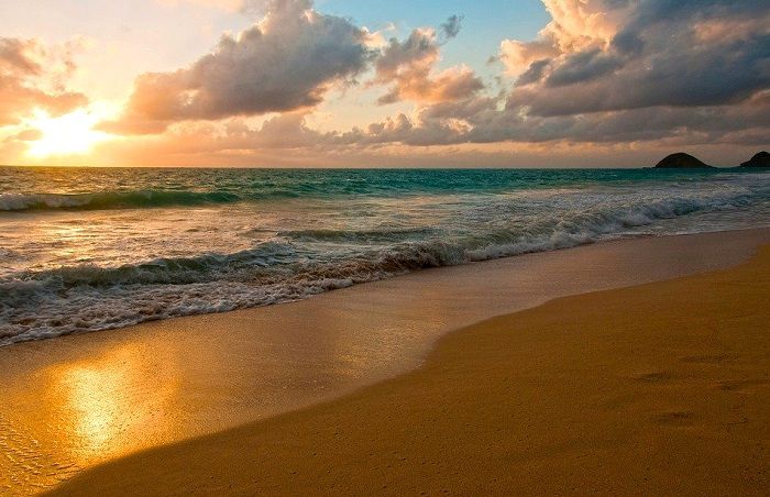 Offrez-vous un coucher de soleil sur l'une des nombreuses plages d'Hawaï